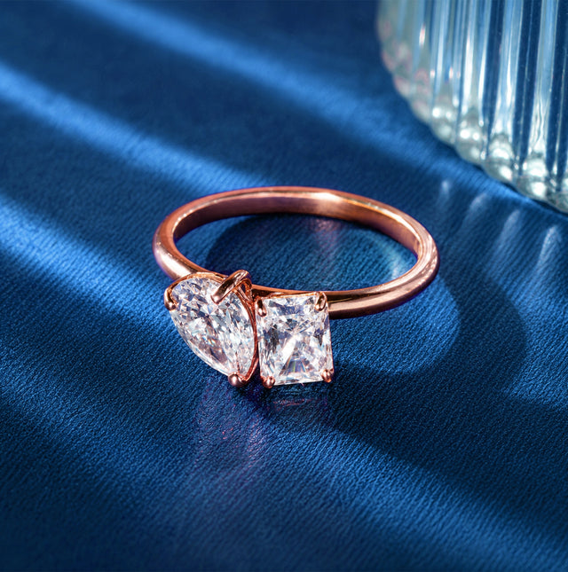 Pear & Radiant Cut Toi et Moi Solitaire Ring